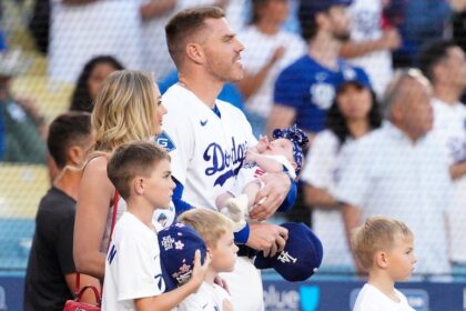 Freddie Freeman bobblehead night, Chelsea Freeman, Max, Charlie, Brandon John, London Rosemary Joy
