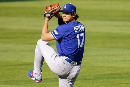 Shohei Ohtani throwing