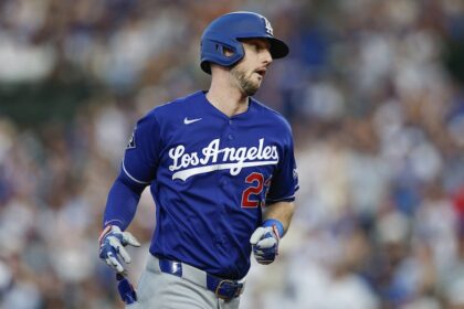 Kyle Tucker home run, alternate Dodgers road jersey