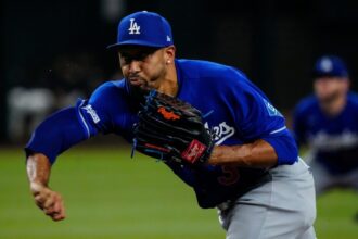 Edwin Díaz, Max Muncy, alternate road Dodgers jersey
