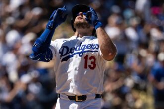 Max Muncy home run celebration