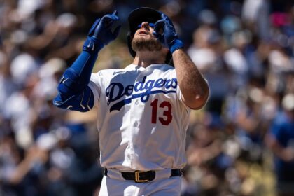 Max Muncy home run celebration