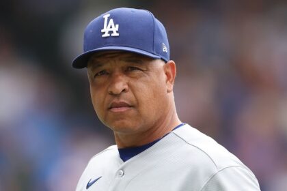 Dave Roberts mound visit, pitching change
