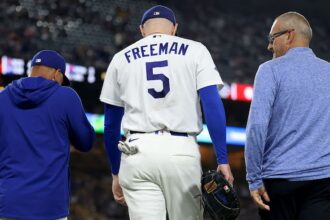Dave Roberts, Freddie Freeman, Dodgers trainer