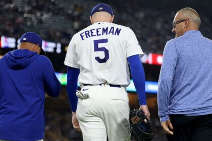 Dave Roberts, Freddie Freeman, Dodgers trainer