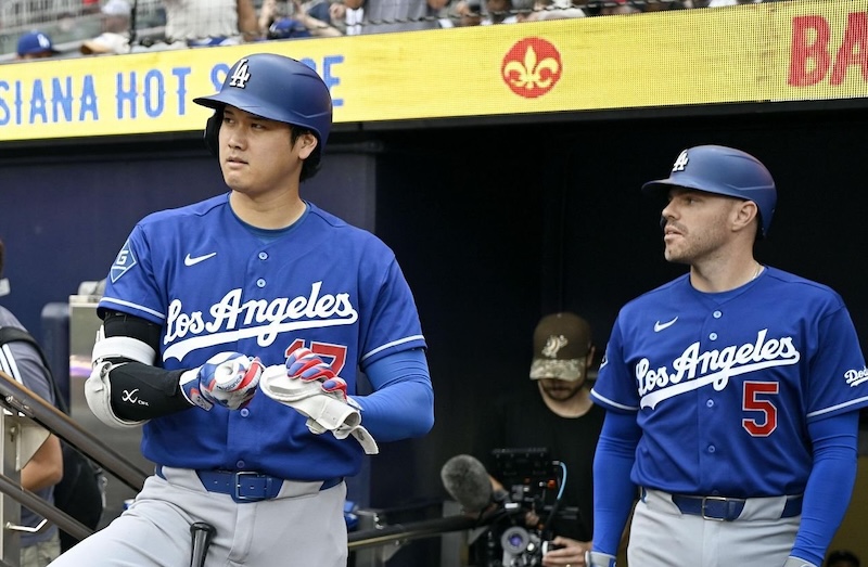 Shohei Ohtani, Freddie Freeman, alternate Dodgers blue jersey