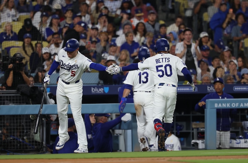 Freddie Freeman, Mookie Betts, Max Muncy, Dave Roberts, Childhood Cancer Awareness Night