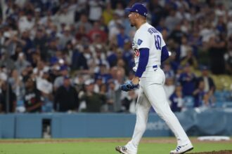 Edgardo Henriquez save, Dodgers win, Childhood Cancer Awareness Night