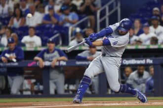 Max Muncy back-to-back home runs