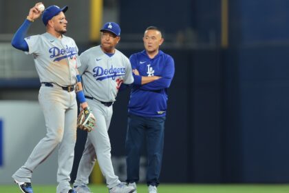 Miguel Rojas shoulder injury, Dave Roberts, Dodgers trainer Yosuke "Possum" Nakajima