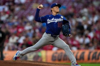 Yoshinobu Yamamoto, Roberto Clemente Day, alternate blue Dodgers jersey