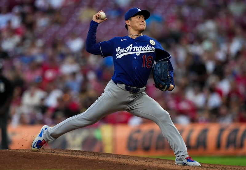 Yoshinobu Yamamoto, Roberto Clemente Day, alternate blue Dodgers jersey