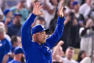 Dodgers manager Dave Roberts celebrates