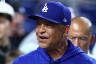 Dodgers manager Dave Roberts