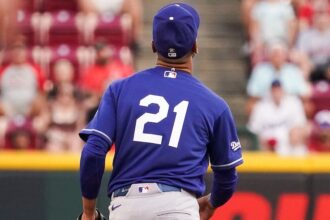 Mookie Betts 21, Roberto Clemente Day, alternate blue Dodgers jersey